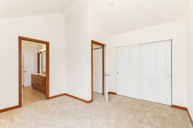 Building Photo - South Seattle 2 Bedroom 1.5 Bath Townhouse...