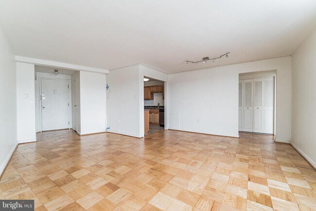 Primary Photo - 10201 Grosvenor Pl