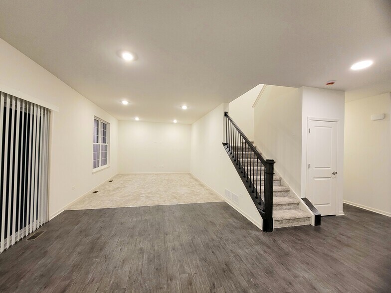 Building Photo - 1731 E 111th Pl