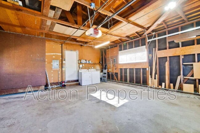 Building Photo - 2329 Trenton Dr