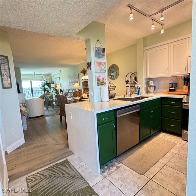 Building Photo - 7406 Lake Breeze Dr