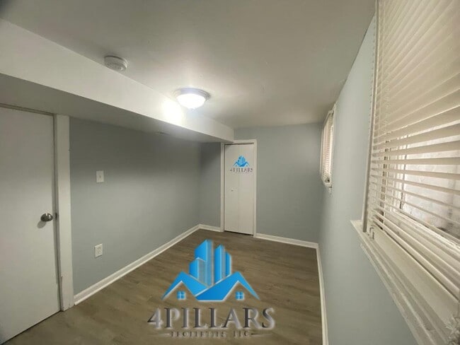 Building Photo - Charming 2 Bedroom, 1 Bath Apartment for Rent