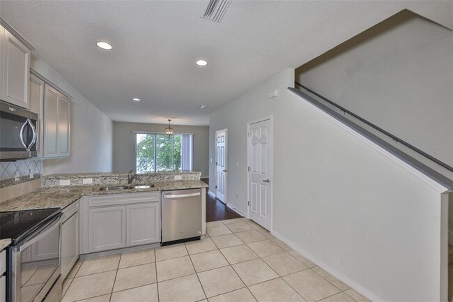 Building Photo - 9160 Hillcroft Dr