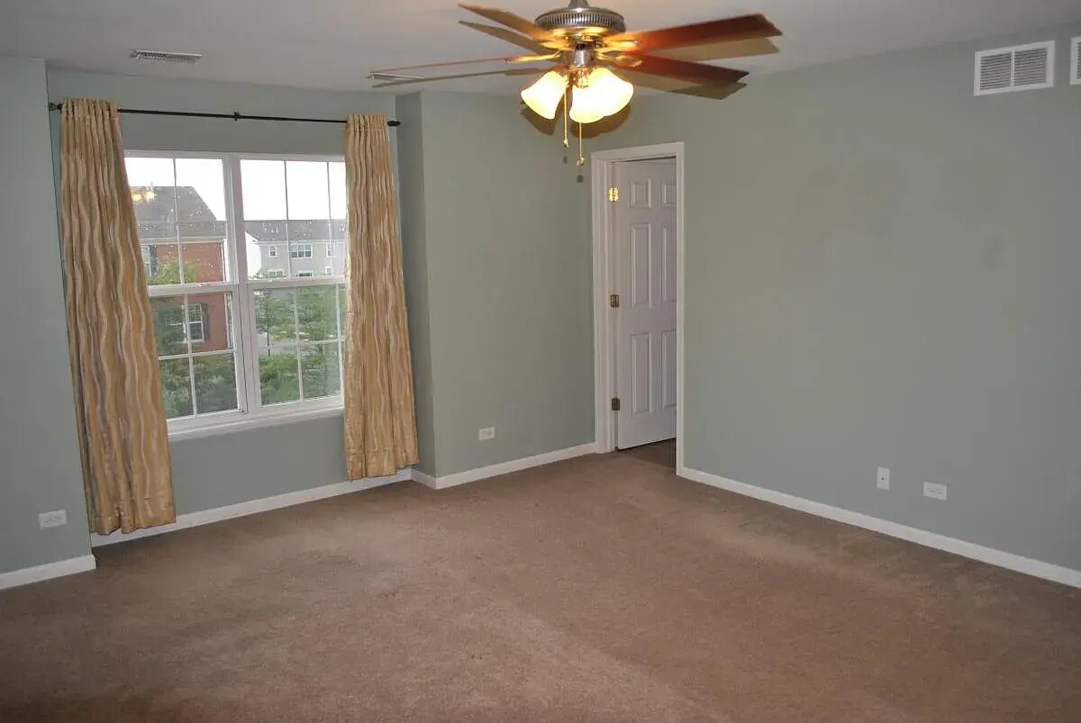 Building Photo - 825 Lewisburg Ln