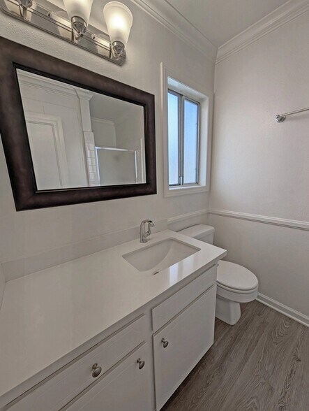 Building Photo - 1335 S Carmelina Ave