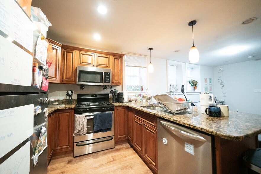 Building Photo - 719 Parker St