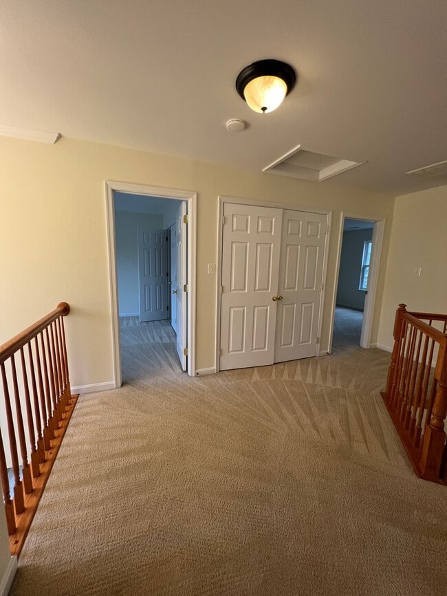 Building Photo - 45593 Pleasant Mill Dr