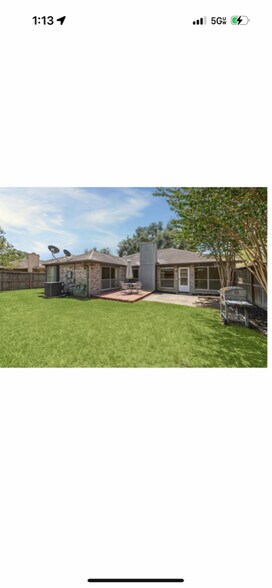 Building Photo - 16330 Leamington Ln