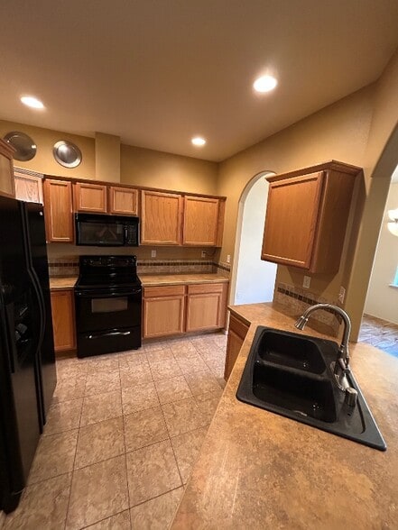 Building Photo - 9805 Mia Ln