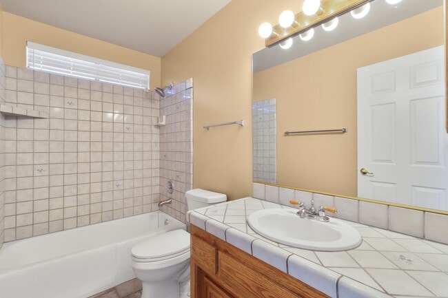 Building Photo - Cute Apple Valley Home Located in a Quiet ...