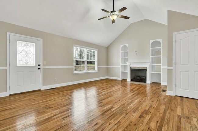 Building Photo - 217 Home Pl Ct SE