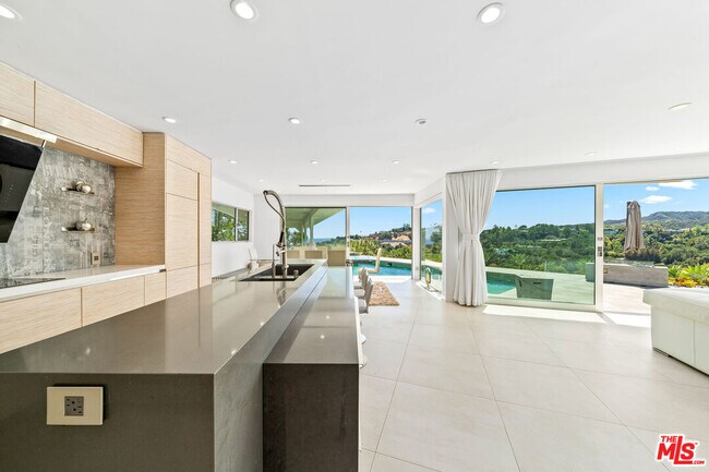 Building Photo - 849 Glenmere Way