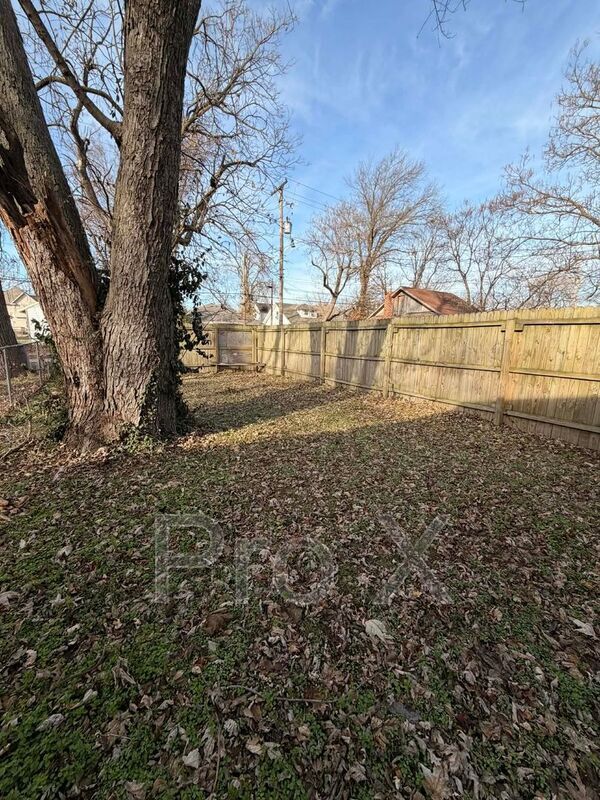 Building Photo - 210&210 1/2 S Pearl