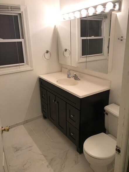 Building Photo - 2638 Wilton N Ave