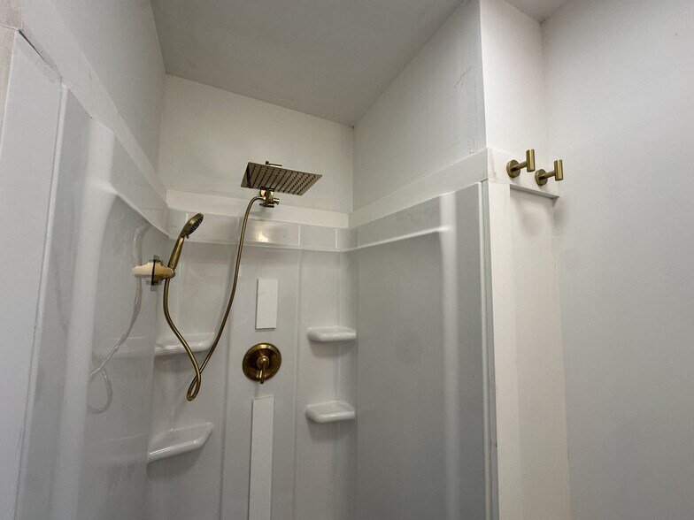 Building Photo - 409 Castle St