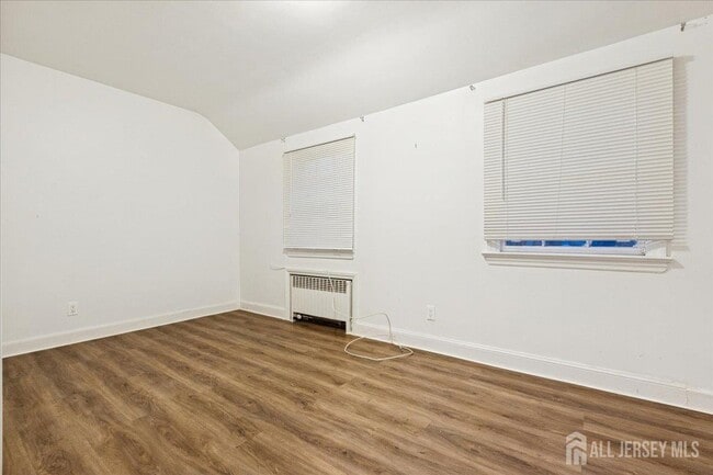 Building Photo - 37 Ireland Ave