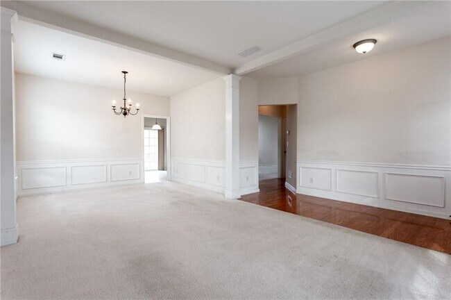 Building Photo - 910 Wendlebury Ct