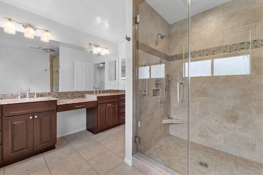 Building Photo - 4722 Forman Ave