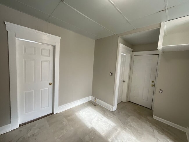 Building Photo - 1004 West Ave