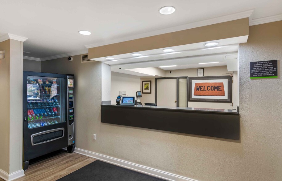 Building Photo - Furnished Studio-Kansas City - Overland Park - Nall Ave