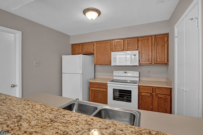 Building Photo - 7640 Kings Ridge Rd