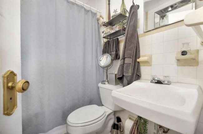 Building Photo - 3421 Glenway Ave