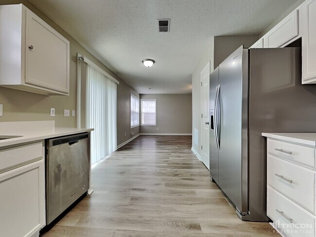 Building Photo - 208 Autumn Woods Dr