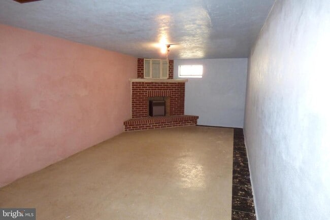 Building Photo - 430 Moul Ave