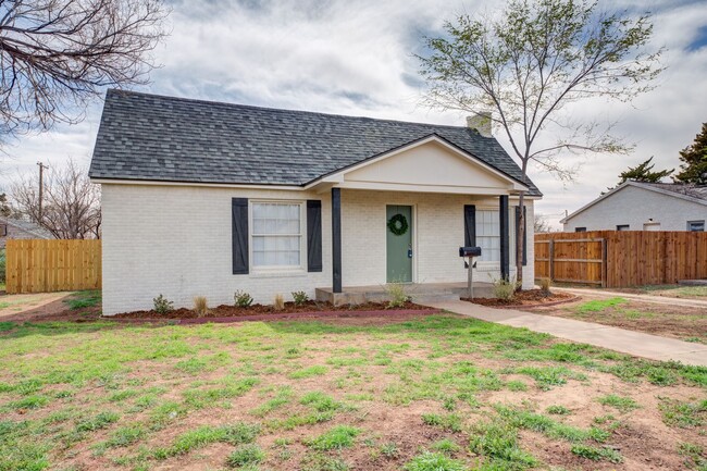 Building Photo - 3 Bedroom 2 bathroom house near TTU!