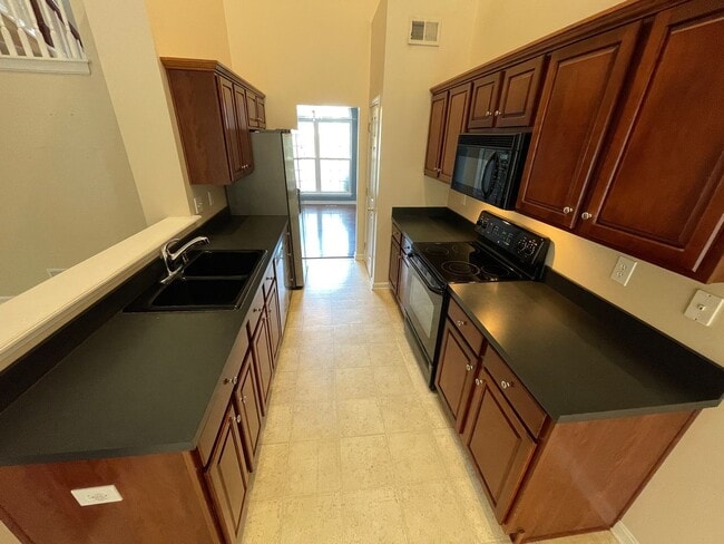 Building Photo - Amazing Home East Jefferson Co For Lease