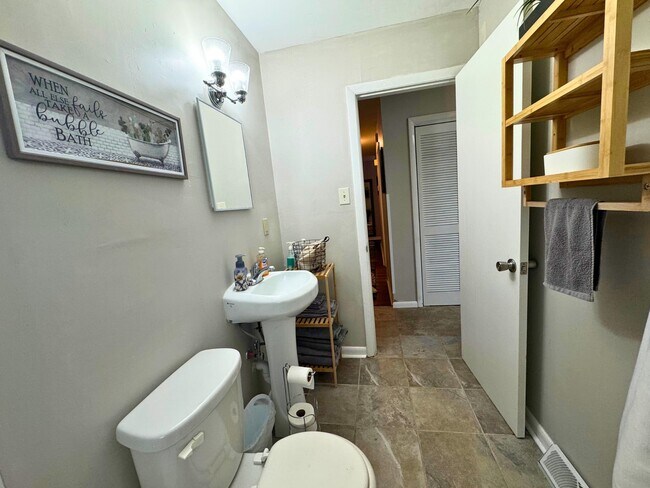 Building Photo - 1205 Carter Rd