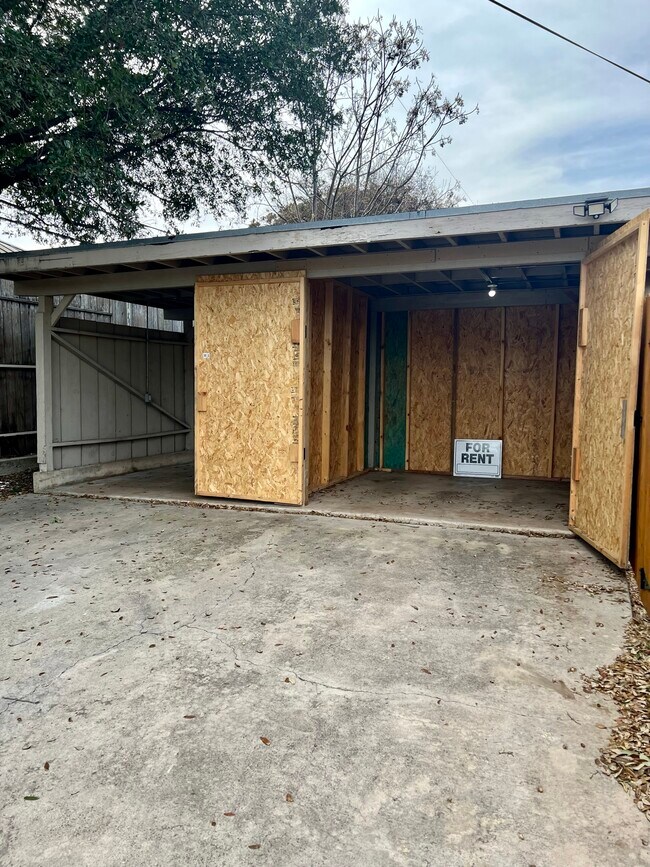 Building Photo - 3216 Urban Crest Dr