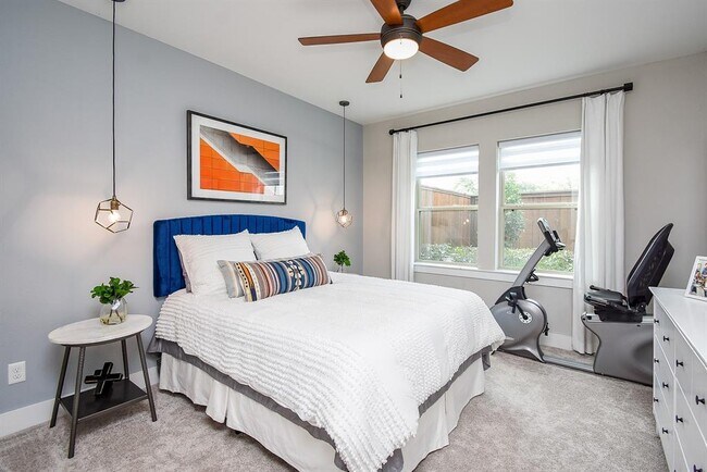 Building Photo - 10914 Brambling Wood Dr