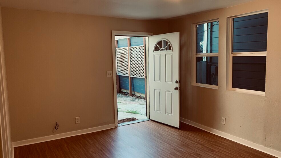 Building Photo - 2047 20th Ave