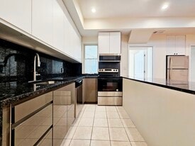 Building Photo - 1803 Beacon St