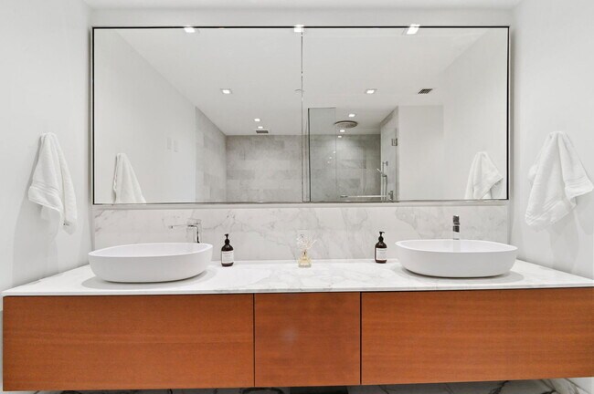 Building Photo - 10203 Collins Ave