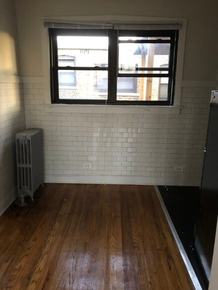 Building Photo - 6364 N Hermitage Ave