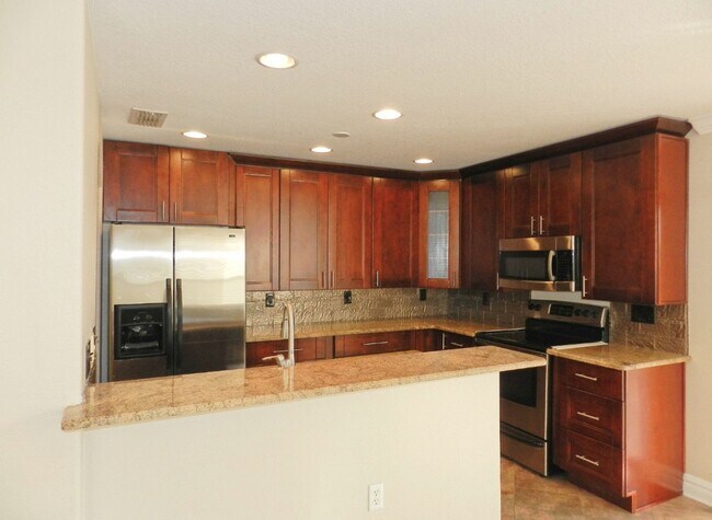 Building Photo - Quality Townhome In Convenient Location!