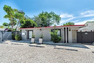 Building Photo - 628 NE 8th Ave