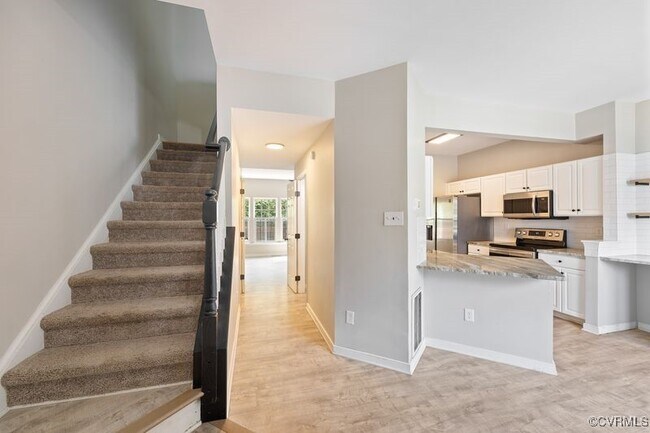 Building Photo - 2805 Queensland Dr