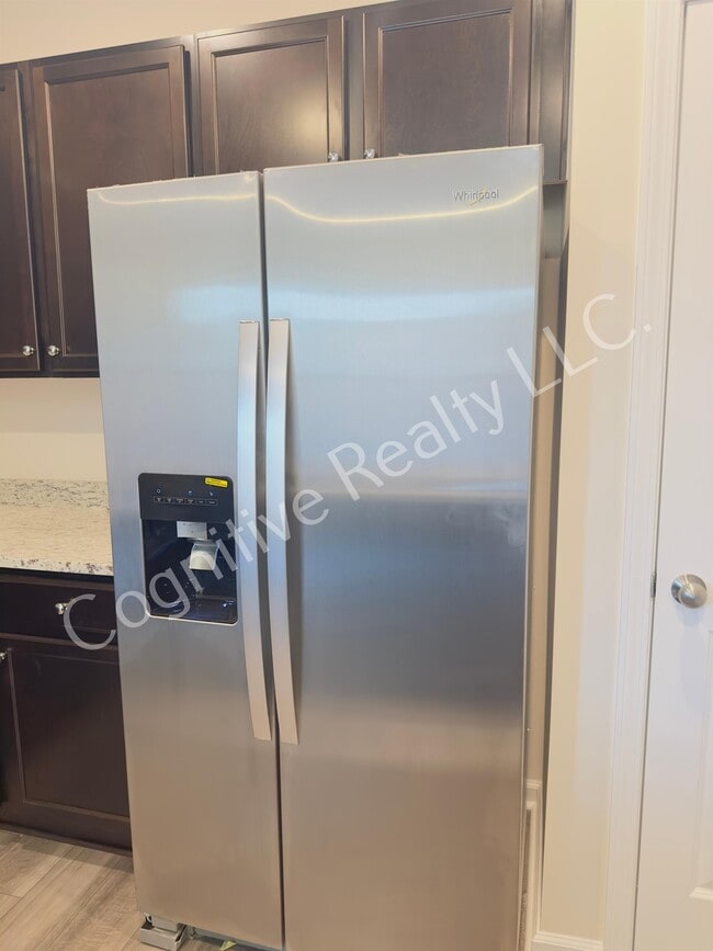 Building Photo - 819 McKenzie Pk Ter