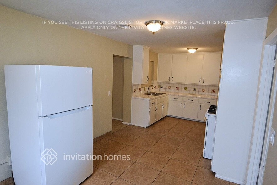 Building Photo - 4126 N Mitchell St