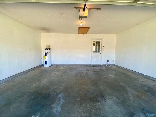 Building Photo - 242 Comet Dr