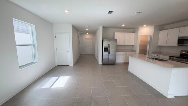 Building Photo - 3375 Alexander Dr