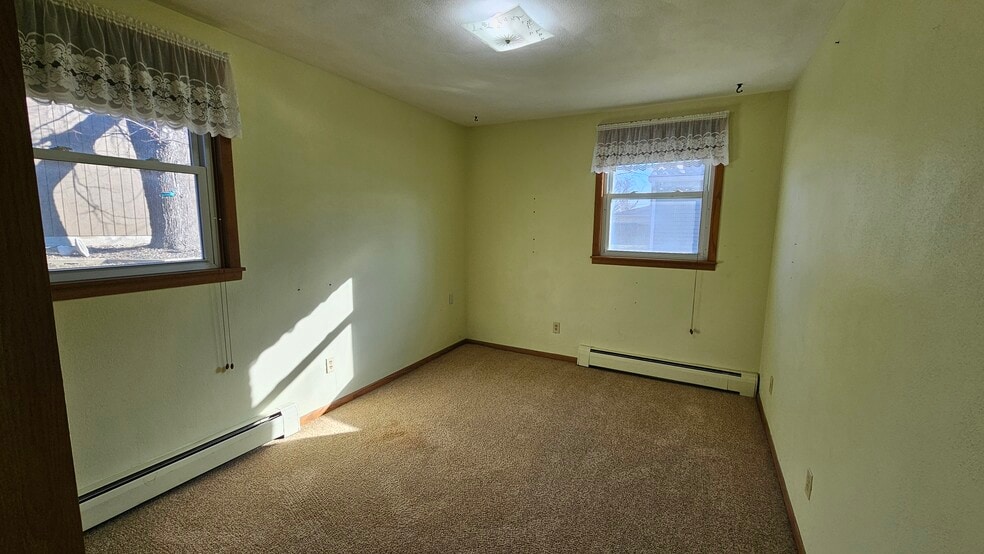 Building Photo - 1515 N Elm Ave
