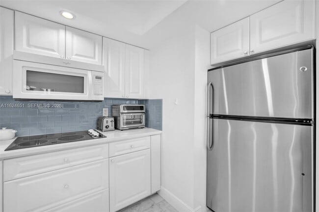 Building Photo - 2800 N Ocean Dr