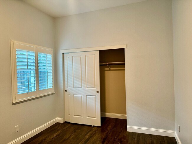 Building Photo - CLEAN AND SPACIOUS ONE STORY, 3 BED, 2 BATH, 2 CAR GARAGE IN WEST SACRAMENTO