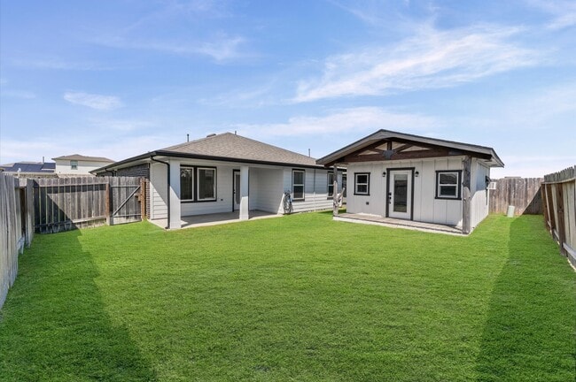 Building Photo - 14706 Sweetwater Dr