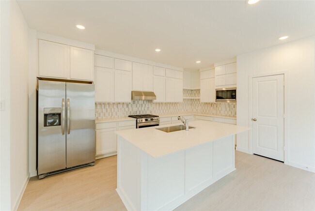 Building Photo - 6671 Iron Clover Dr