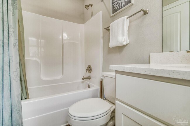 Building Photo - 1002 W Main St